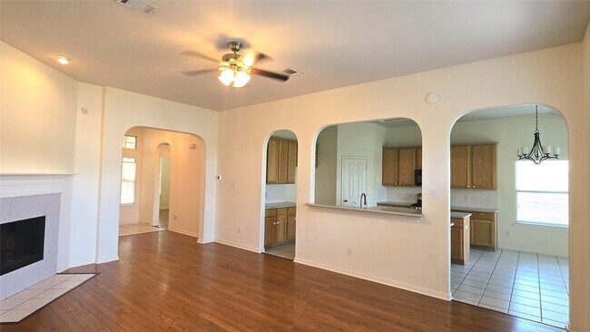 Building Photo - 4827 Hidden Chestnut Ln