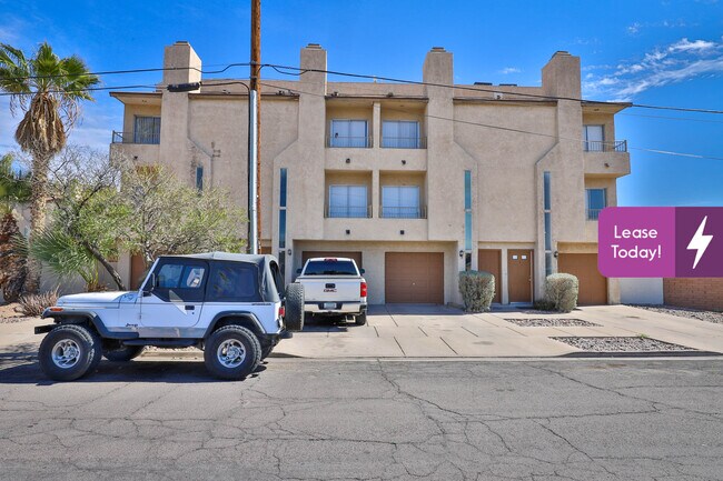 Building Photo - 225 N Pomeroy