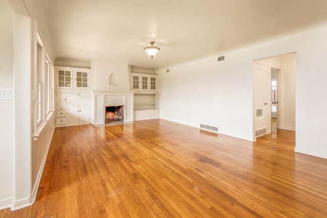 Building Photo - 1112 Escalona Dr