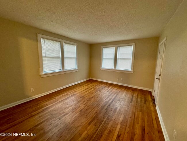 Foto del edificio - 2889 College St