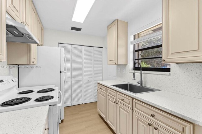 Photo - 5629 Taft St House