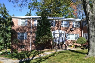 Building Photo - 28 Wedgewood Dr