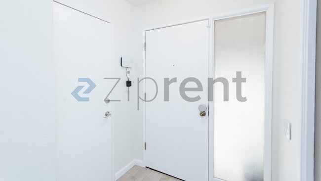 Building Photo - Unit