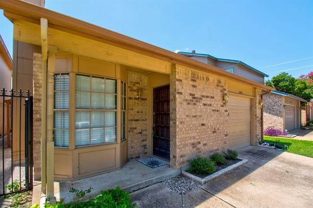 Building Photo - 2918 Nova Dr
