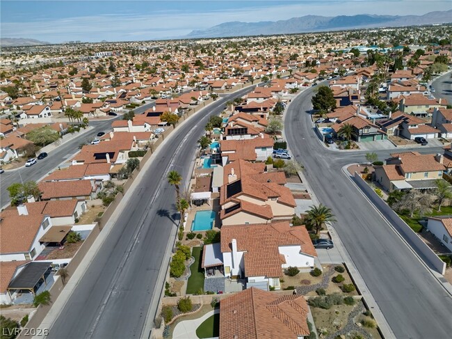 Building Photo - 4835 Illustrious St