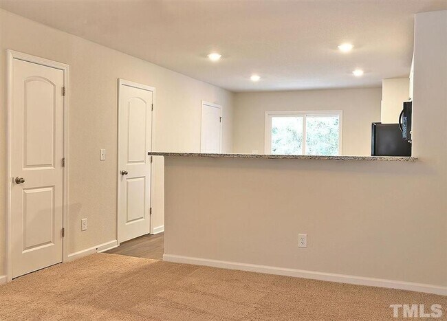 Foto del edificio - 2 Bedroom Townhome Available June 2026!