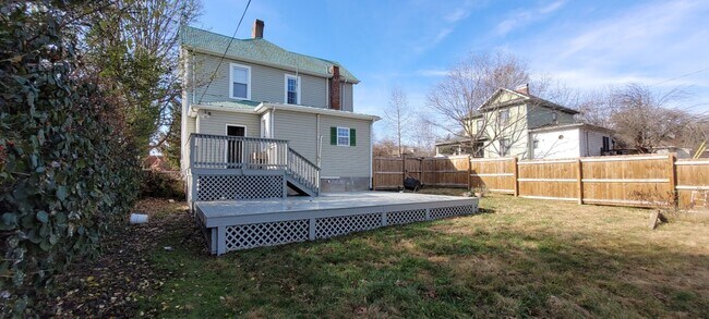 Foto del edificio - 606 Hillcrest Dr