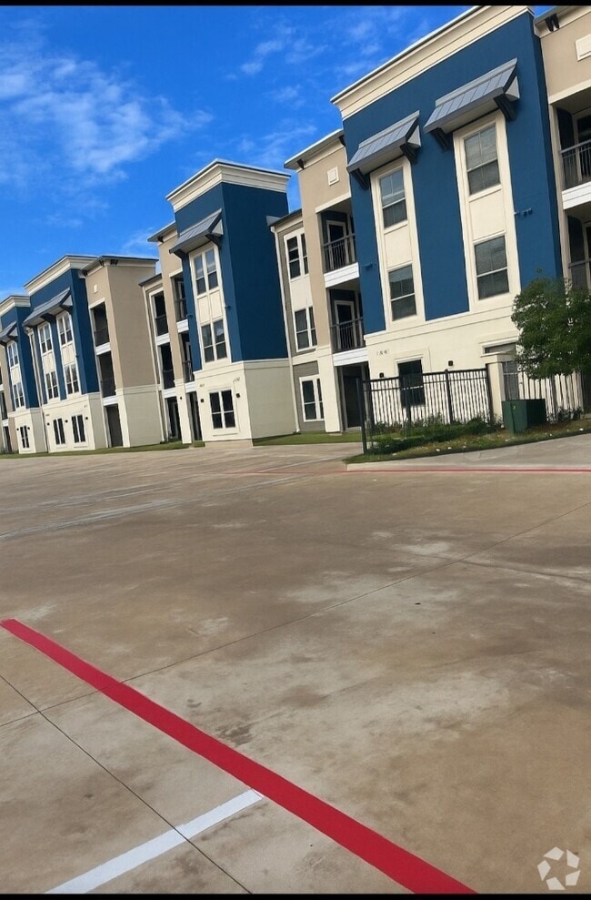 Building Photo - Campanile on Minimax