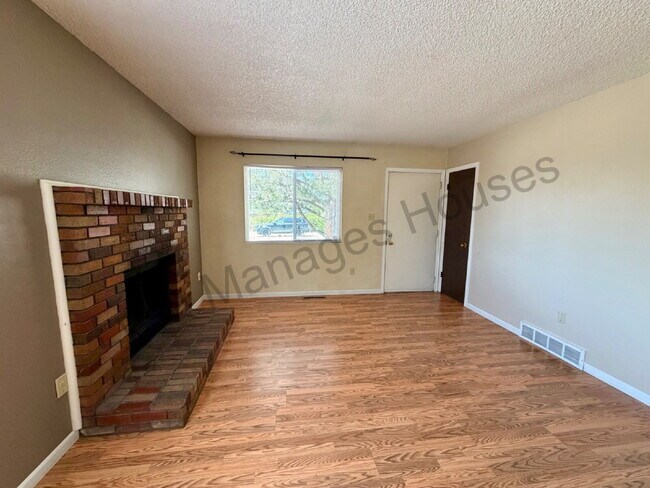 Foto del edificio - One Bedroom - Awesome Location!