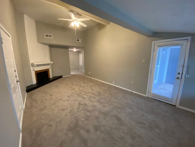 Building Photo - Fully remodeled second floor unit!