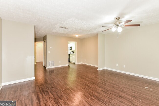 Building Photo - 5963 Sherwood Trace