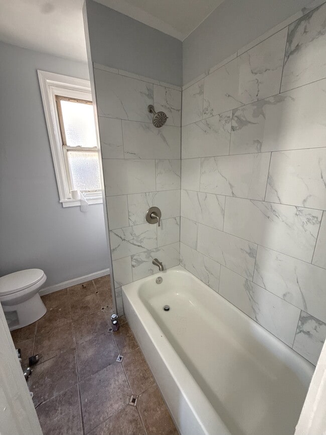 Photo - 1006 Spruce St House