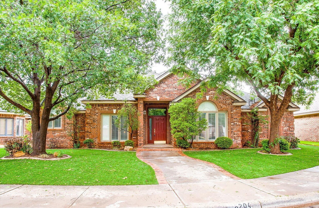Primary Photo - 8204 Dover Ave