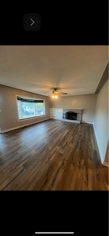 Building Photo - 483 Juedes Ave N