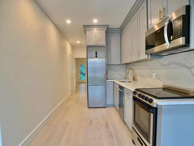 Building Photo - 310 Madison St