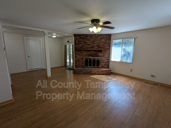 Building Photo - 213 Linda Ave