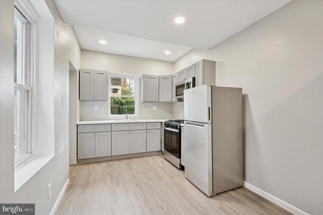 Building Photo - 1703 N Lambert St