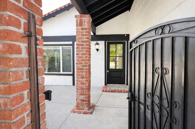 Building Photo - 25444 Vía Pacifica