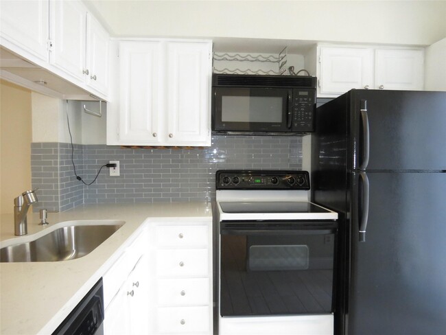 Building Photo - 5757 E University Blvd