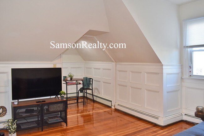 Building Photo - 351 Thayer St