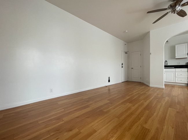 Foto del edificio - 5138 Melrose Ave