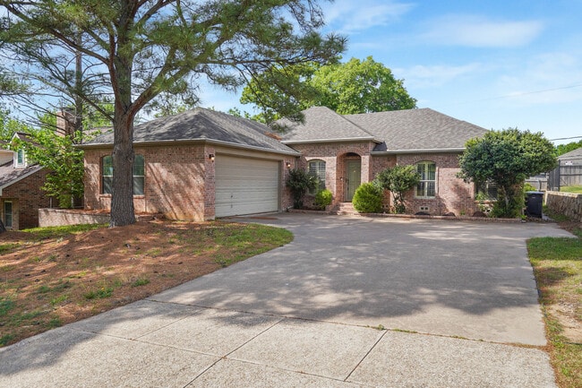 Foto del edificio - 4919 Saddleback Rd