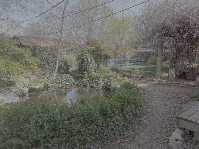 Building Photo - 3015 Meadow Ln