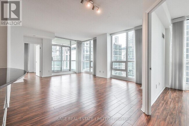 Photo du bâtiment - 16 Yonge St
