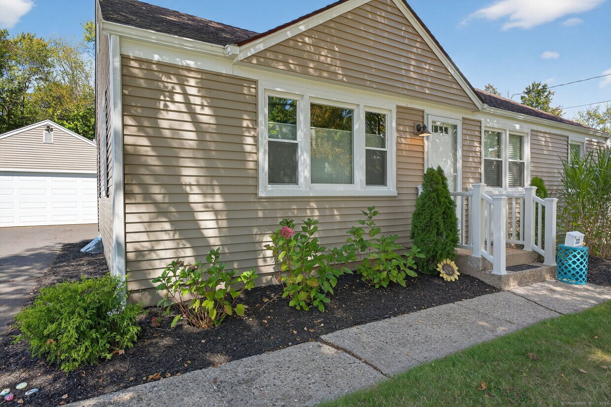 Foto principal - 222 Robbins Ave