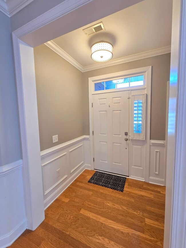 Building Photo - TOWNHOMES AT HOLLY GLEN - Gorgeous townhom...