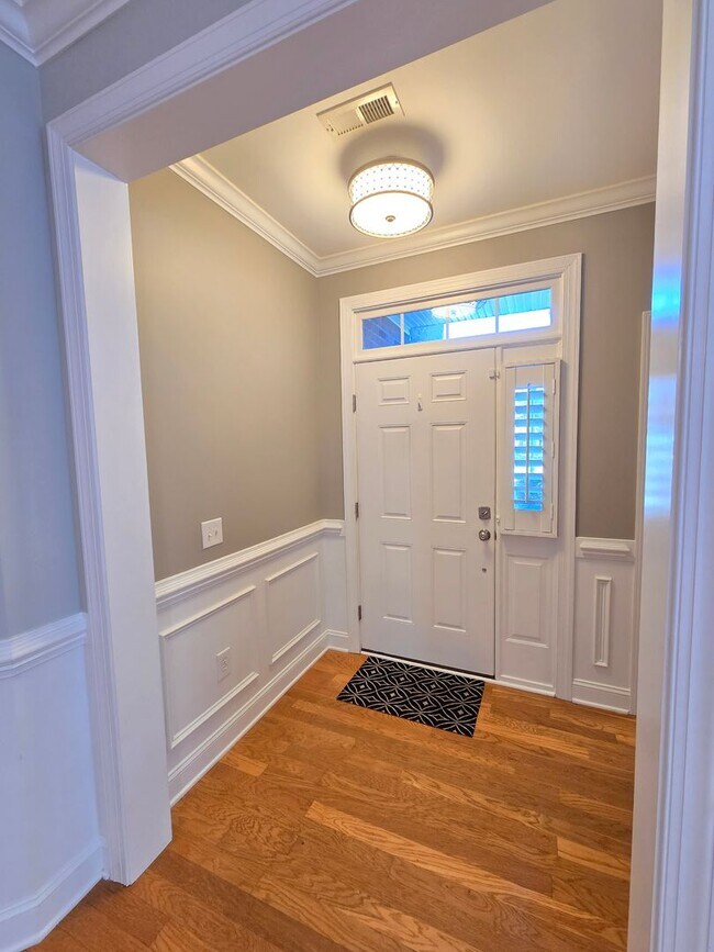 Foto del edificio - TOWNHOMES AT HOLLY GLEN - Gorgeous townhom...