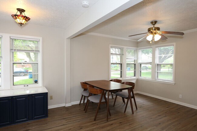 Building Photo - Spacious 2 Bedroom Indianapolis Home!