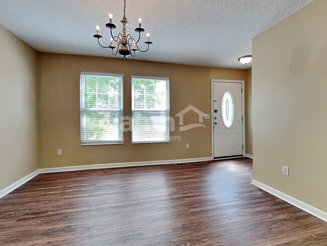Foto del edificio - 5557 Windsor Ct