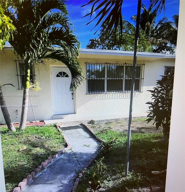 Foto del edificio - 325 NW 193rd Terrace