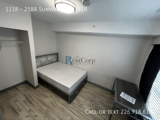 Building Photo - 258A-258A Sunview St