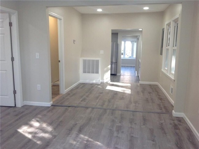 Building Photo - 212 Oakmoor Ave