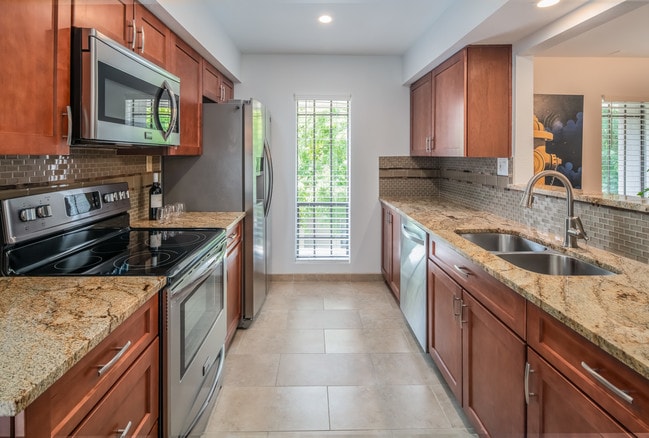 Kitchen - 5221 N 24th St