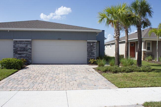 Foto del edificio - 6041 Timberdale Ave