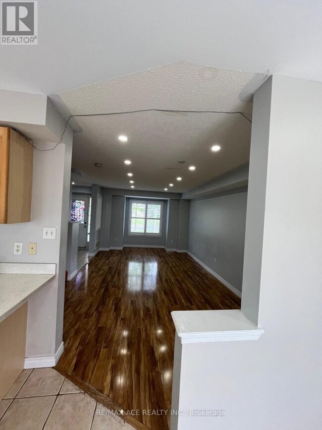Building Photo - 46 Gas Lamp Ln