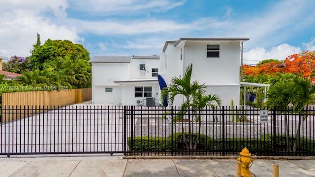 Foto principal - 590 SW 23rd Ave