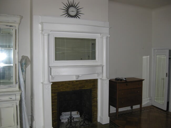 Room Feature - 4613 Cedar Ave