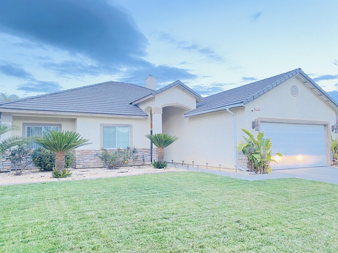 2142 Charlie Chambers Dr, Hanford, CA 93230 House Rental in Hanford