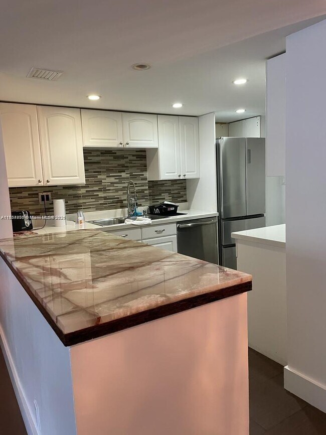Foto del edificio - 150 Ocean Ln Dr