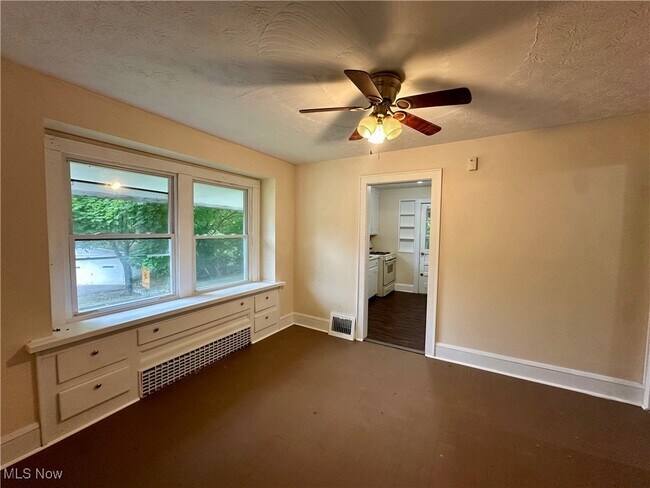 Foto del edificio - 1248 Pondview Ave