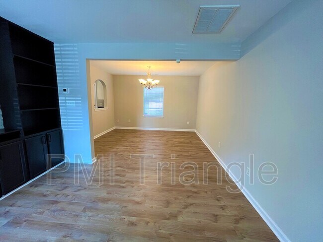 Building Photo - 5210 Malik Dr