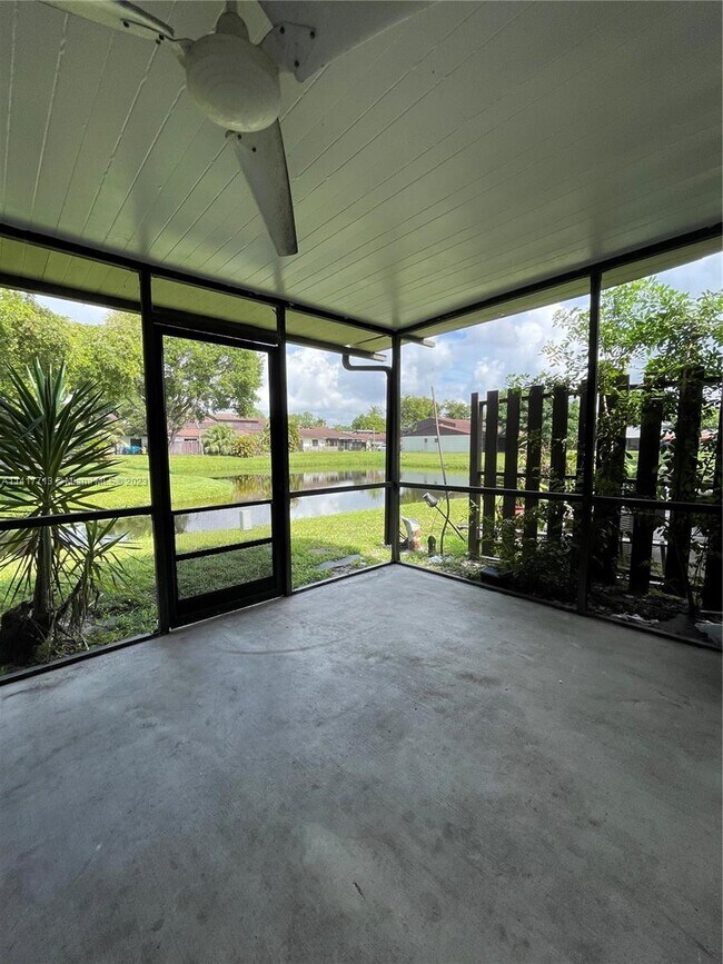 Foto del edificio - 3714 SW 69th Way