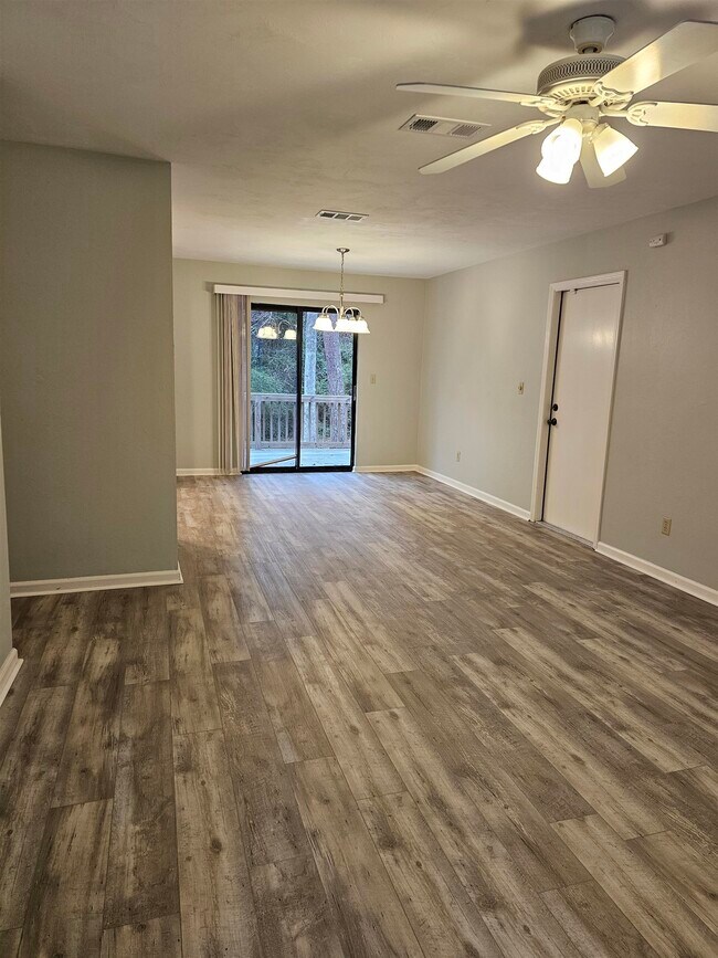 Foto del edificio - 8224 Hunters Ridge Trail