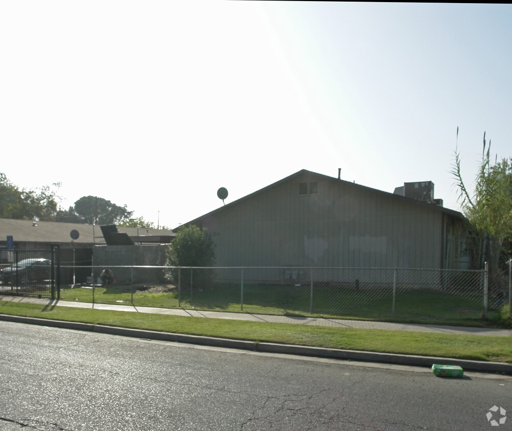 Building Photo - 4480 E Woodward Ave