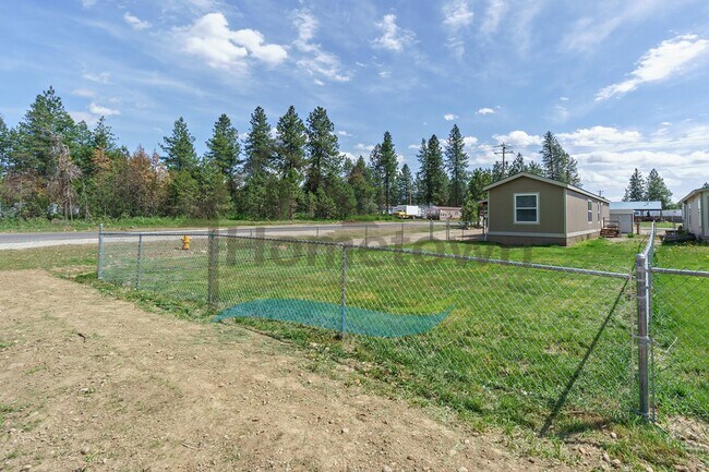 Foto del edificio - 5563 E Grove Ave