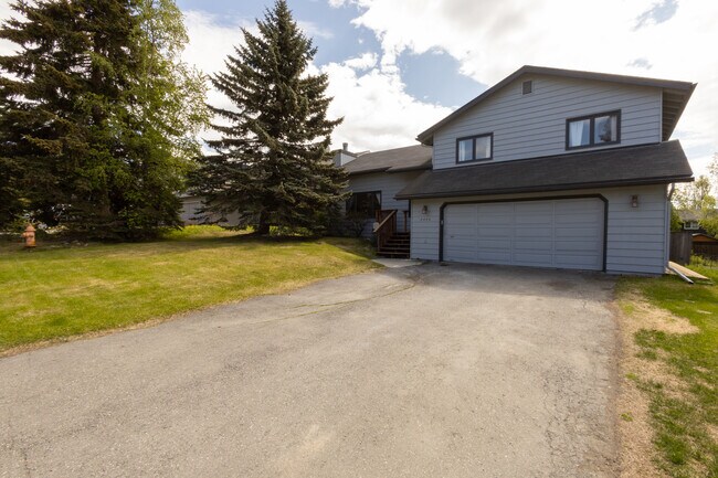 Building Photo - 2440 Dylan Dr